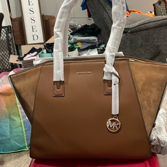 Michael Kors Camel large tote. Beautiful 🌸🌸🌸 tote , big side on each side - Picture 1 of 9